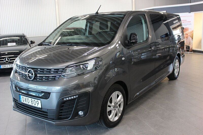Grå Begagnad 2022 Opel Vivaro-e Combi Van | 448 500 kr (Lite dyr) - Bild 1/4