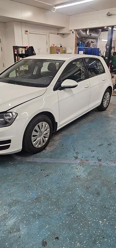 Begagnad VW Golf VII 105 HK (77 kW) 2014