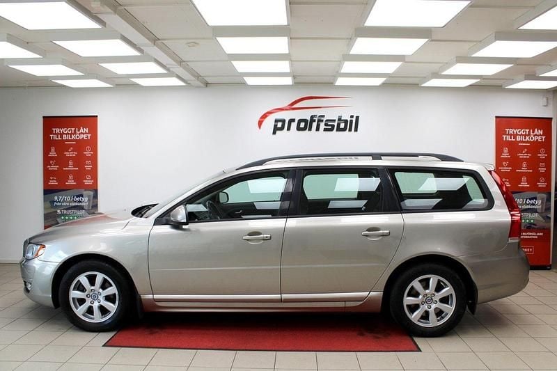 Ljusbrun Begagnad 2013 Volvo V70 Kinetic Kombi | 84 900 kr (Bra pris) - Bild 1/4