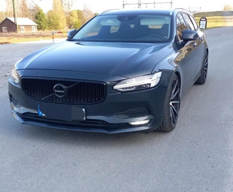 Grå Begagnad 2018 Volvo V90 Momentum Kombi | 177 000 kr (Bra pris) - Bild 1/4