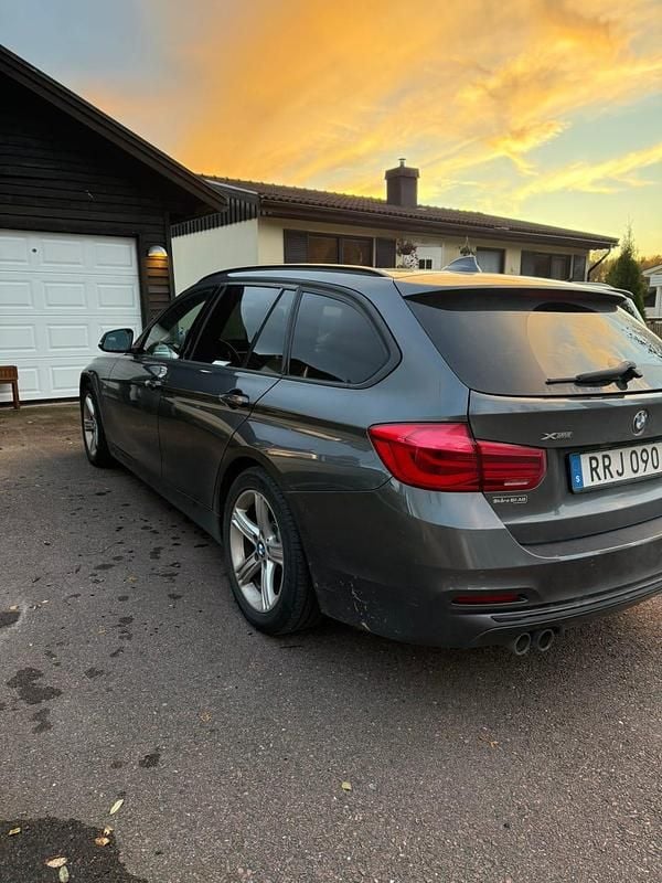 Begagnad BMW 320 190 HK (139 kW) 2017 Mörkgrå metallic Kombi