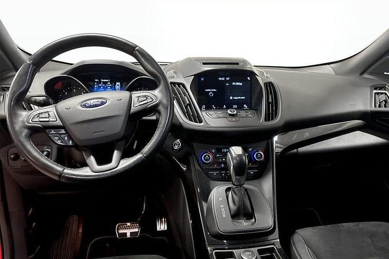 Begagnad Ford Kuga ST-Line 151 HK (111 kW) 2018 Röd SUV