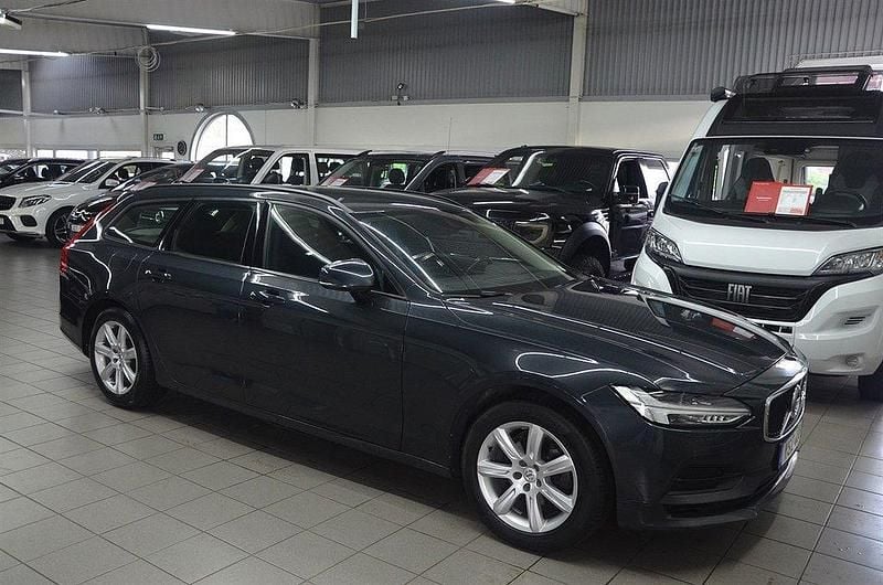 Grå Begagnad 2017 Volvo V90 Kombi | 234 900 kr (Marknadspris) - Bild 1/4