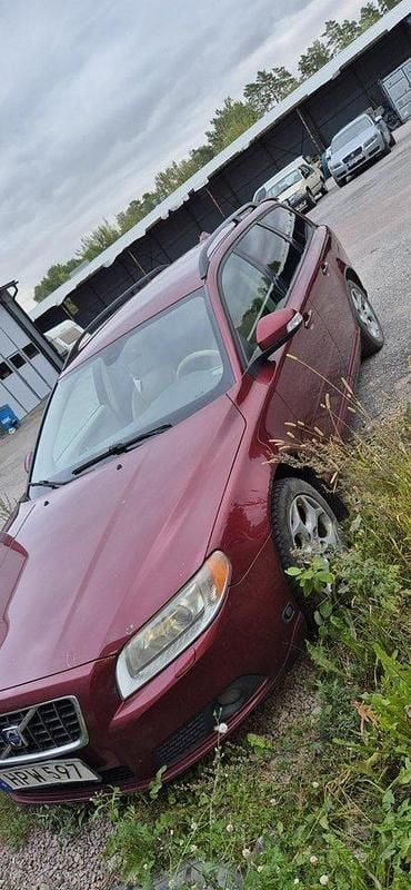 Röd Begagnad 2009 Volvo V70 Momentum Kombi | 30 000 kr - Bild 1/4