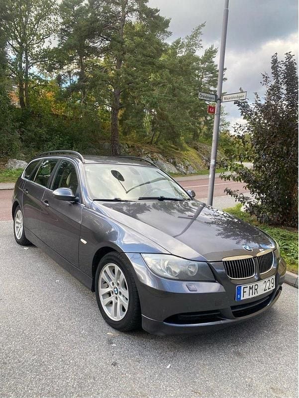 Grå Begagnad 2007 BMW 325 Advantage Kombi | 46 000 kr (Superpris) - Bild 1/4