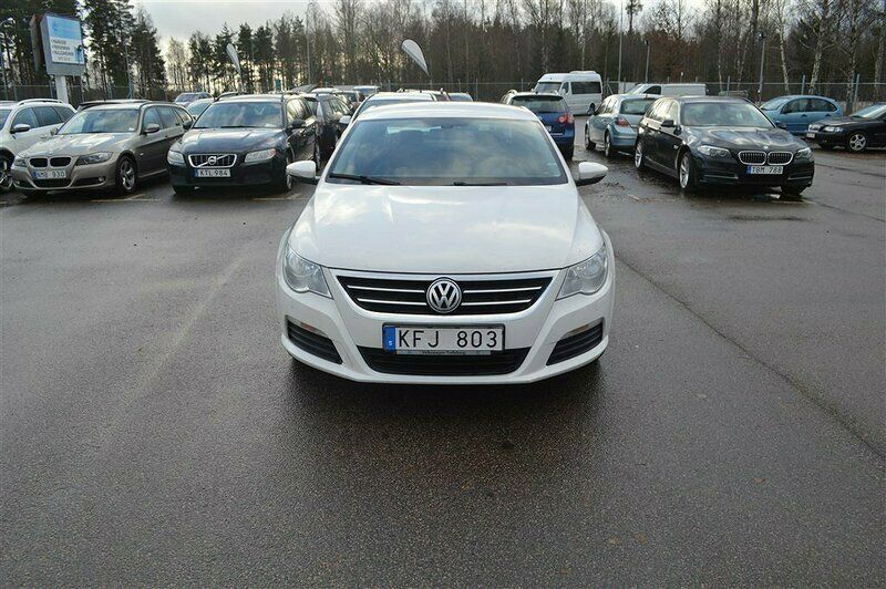 Vit Begagnad 2009 VW CC Sport Sedan | 75 000 kr - Bild 1/4