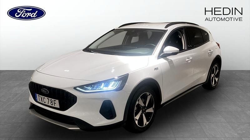 Vit Begagnad 2023 Ford Focus Active Halvkombi | 214 900 kr (Marknadspris) - Bild 1/4