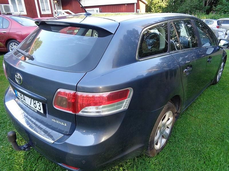 Begagnad Toyota Avensis Business Edition 127 HK (93 kW) 2010 Mörkblå Kombi