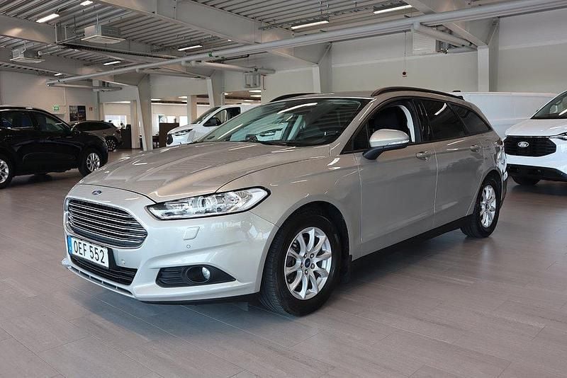 Grå (tectonic silver metallic) Begagnad 2016 Ford Mondeo Kombi | 135 800 kr (Lite dyr) - Bild 1/4