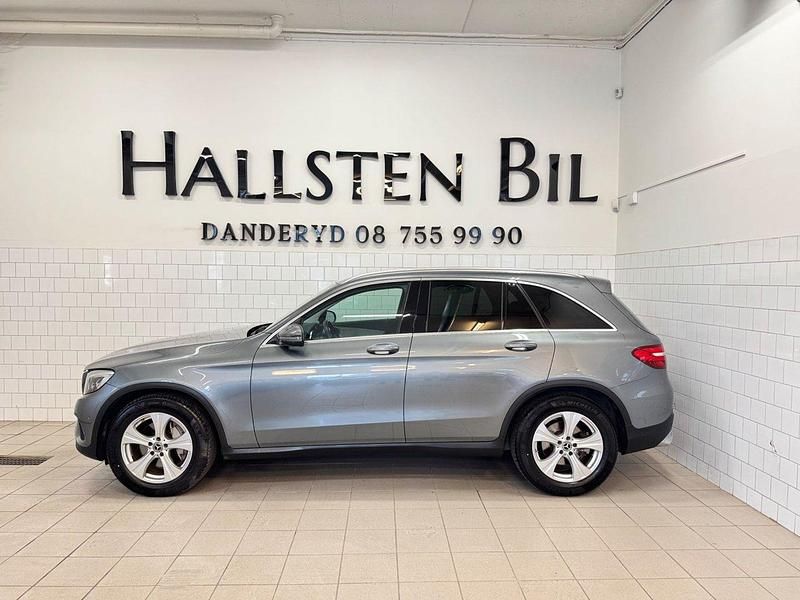 Grå Begagnad 2018 Mercedes GLC220 SUV | 269 000 kr (Bra pris) - Bild 1/4