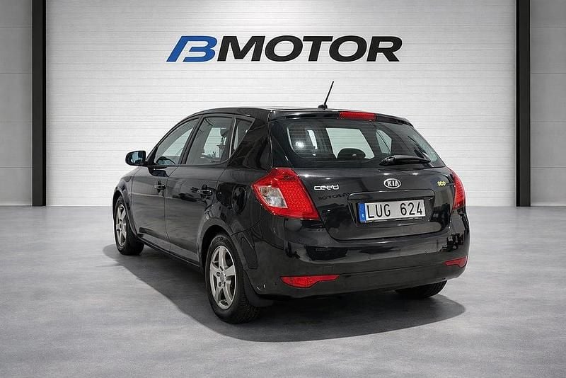Begagnad Kia Ceed 128 HK (94 kW) 2011 Svart Halvkombi