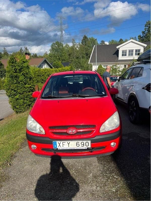 Röd Begagnad 2005 Hyundai Getz Sport Halvkombi | 18 000 kr (Marknadspris) - Bild 1/4