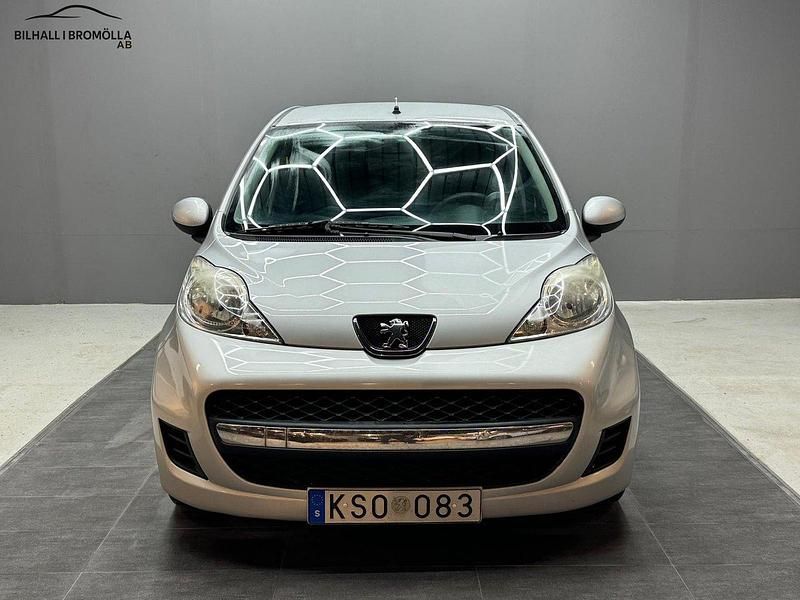 Grå Begagnad 2010 Peugeot 107 Halvkombi | 24 900 kr (Marknadspris) - Bild 1/4