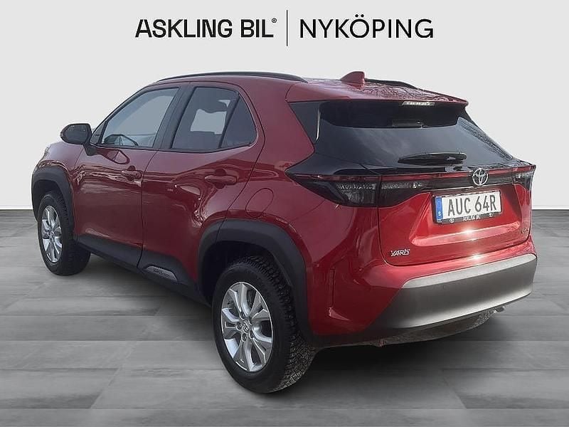Begagnad Toyota Yaris Cross Style 92 HK (67 kW) 2025 Röd SUV