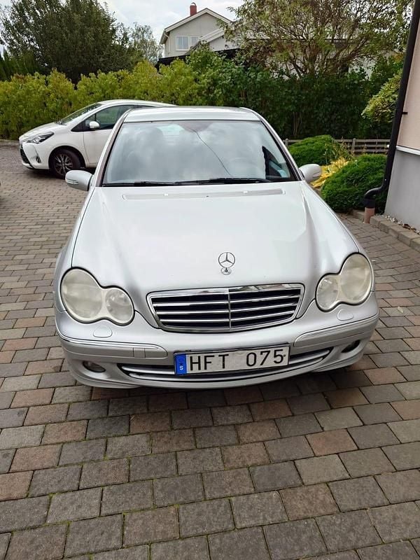 Begagnad Mercedes C200 163 HK (119 kW) 2006