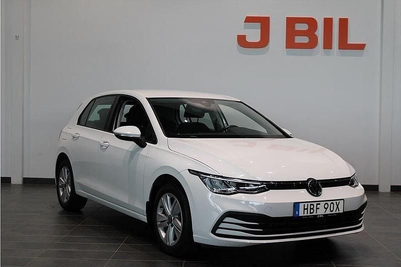 Vit Begagnad 2020 VW Golf VIII Kombi | 239 900 kr (Marknadspris) - Bild 1/4