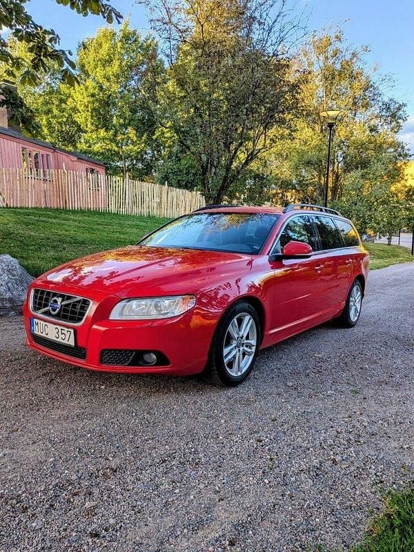 Röd Begagnad 2013 Volvo V70 Momentum Kombi | 67 000 kr - Bild 1/3