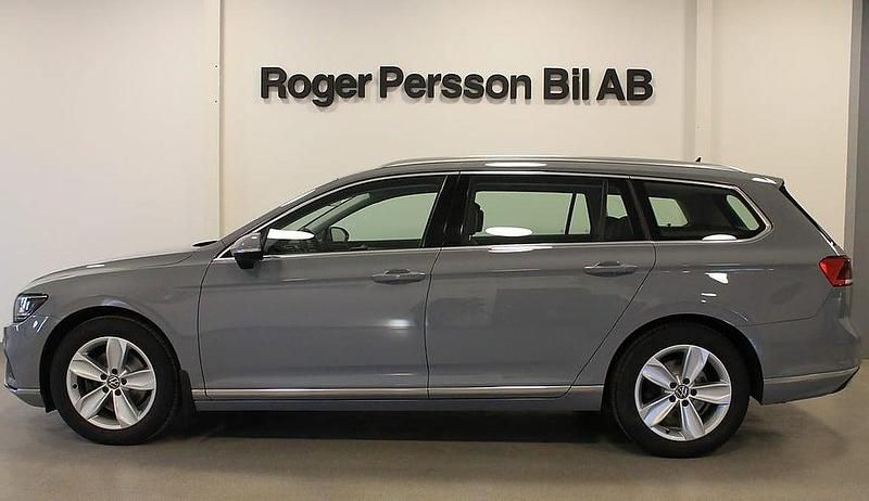 Begagnad VW Passat GT 203 HK (149 kW) 2023 Grå Kombi