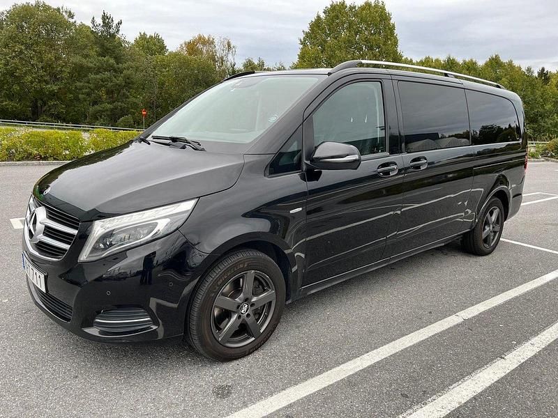 Svart Begagnad 2018 Mercedes V250 Avantgarde Minibuss | 415 000 kr (Bra pris) - Bild 1/4