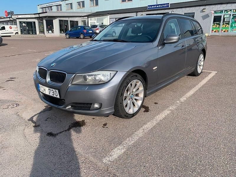 Begagnad BMW 320 184 HK (135 kW) 2011 Grå Kombi