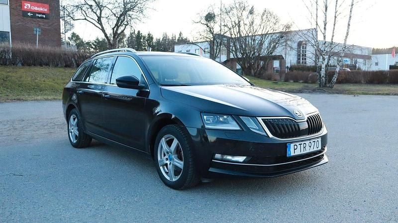 Svart Begagnad 2018 Skoda Octavia Business Line Kombi | 79 900 kr (Marknadspris) - Bild 1/4