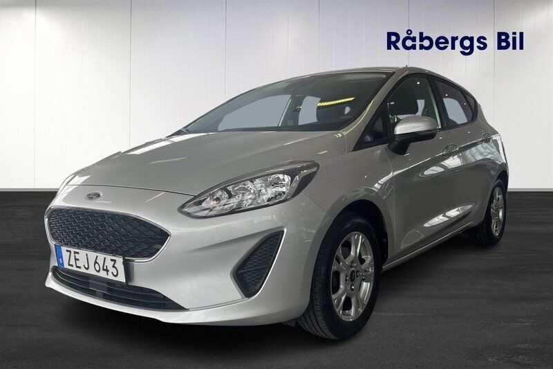 Grå Begagnad 2018 Ford Fiesta Trend Halvkombi | 109 800 kr (Lite dyr) - Bild 1/4