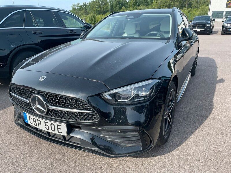 Svart Begagnad 2023 Mercedes C300e AMG Kombi | 459 000 kr (Marknadspris) - Bild 1/2