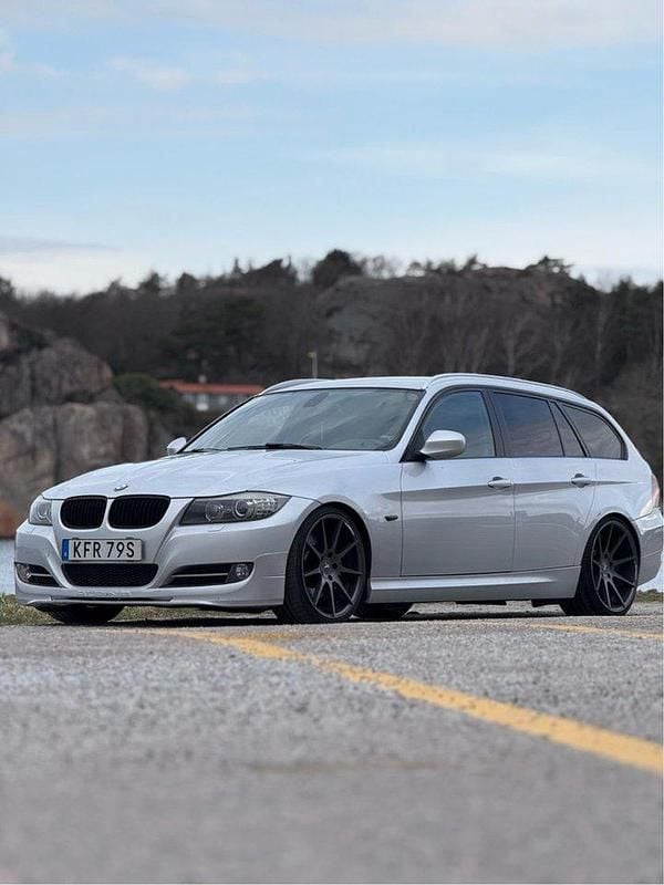 Silver Begagnad 2011 BMW 335 M Sport Kombi | 139 999 kr - Bild 1/4