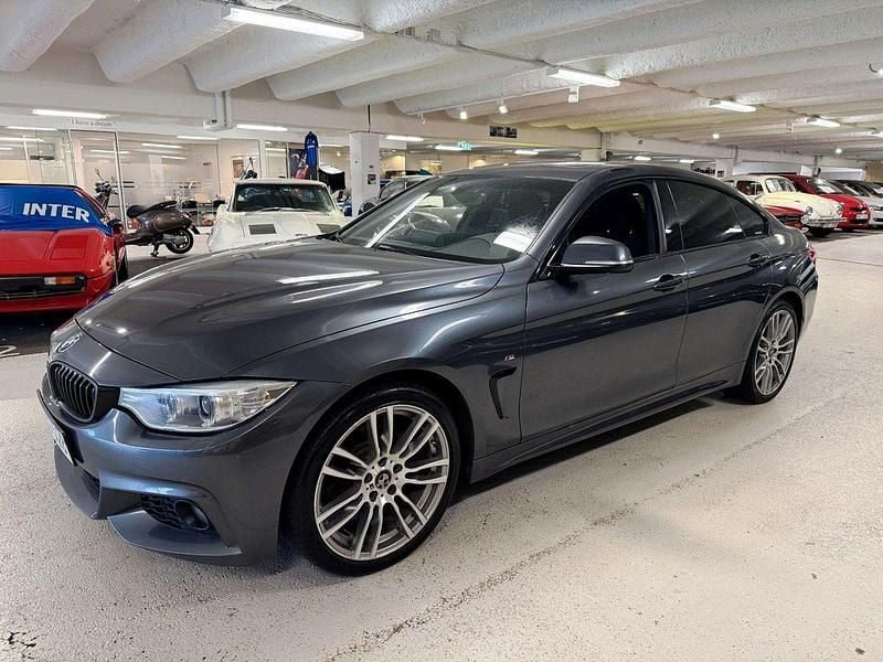 Grå (mineralgrå metallic) Begagnad 2016 BMW 420 Gran Coupé M Sport Sportkupé | 169 900 kr (Marknadspris) - Bild 1/4