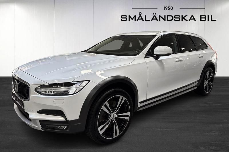 Vit Begagnad 2019 Volvo V90 CC Momentum Kombi | 249 000 kr (Marknadspris) - Bild 1/4