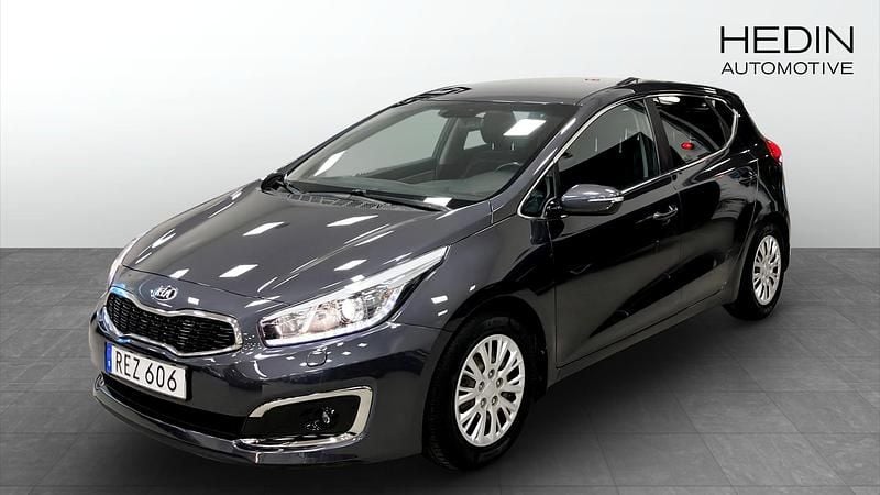 Grå (grey) Begagnad 2016 Kia Ceed Halvkombi | 119 000 kr (Marknadspris) - Bild 1/4