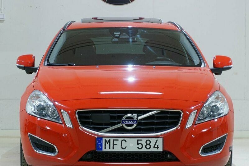 Begagnad Volvo V60 Summum 163 HK (119 kW) 2011 Röd Kombi