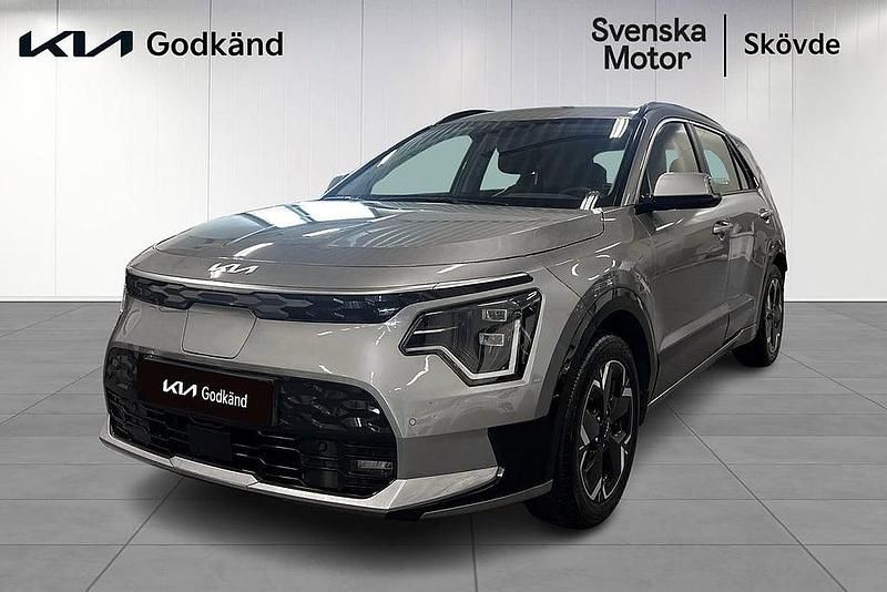 Grå Begagnad 2022 Kia e-Niro SUV | 279 200 kr (Marknadspris) - Bild 1/4