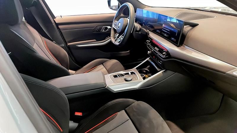 Begagnad BMW 320 M Sport 184 HK (135 kW) 2024 Grå Sedan