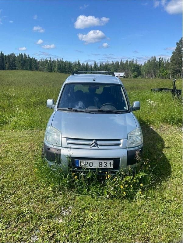Silver Begagnad 2004 Citroën Berlingo Minibuss | 4 999 kr (Superpris) - Bild 1/4