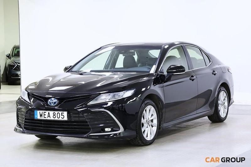 Begagnad Toyota Camry Hybrid Active 218 HK (160 kW) 2022 Svart