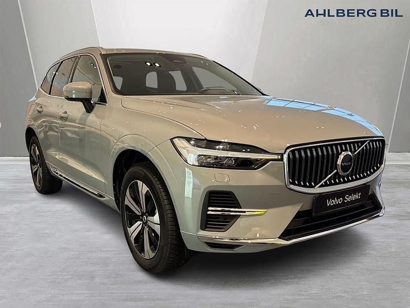 Grå Begagnad 2024 Volvo XC60 Plus SUV | 499 500 kr (Bra pris) - Bild 1/3