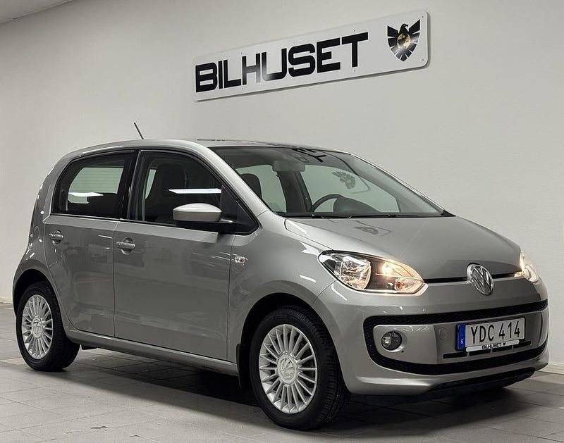 Silver Begagnad 2016 VW up! high up! Halvkombi | 74 900 kr (Marknadspris) - Bild 1/4
