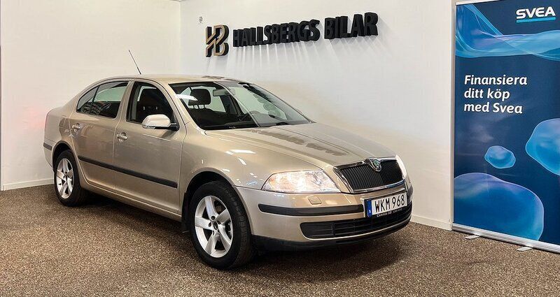 Ljusbrun (brun) Begagnad 2004 Skoda Octavia Halvkombi | 34 900 kr (Dyr) - Bild 1/4