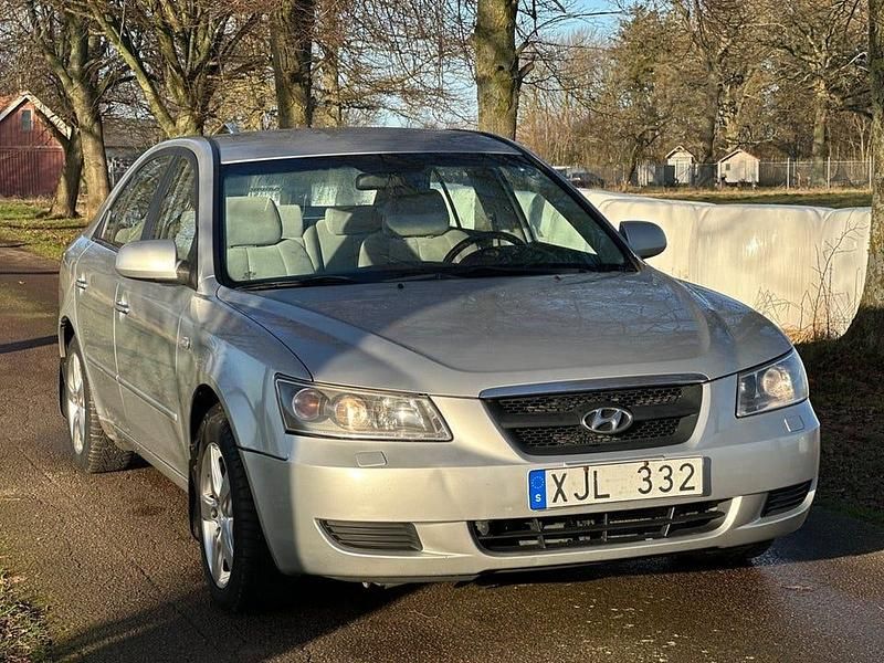 Silver Begagnad 2005 Hyundai Sonata Sedan | 17 500 kr - Bild 1/4
