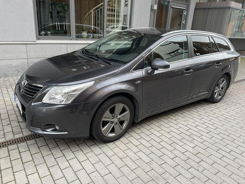 Grå Begagnad 2011 Toyota Avensis Kombi | 80 000 kr (Bra pris) - Bild 1/4