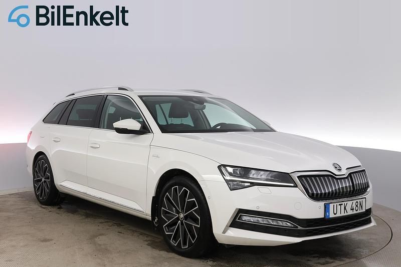 Vit Begagnad 2020 Skoda Superb Kombi | 244 900 kr (Marknadspris) - Bild 1/4