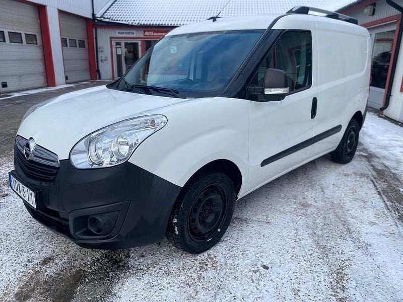 Vit Begagnad 2017 Opel Combo Van | 67 900 kr (Marknadspris) - Bild 1/4