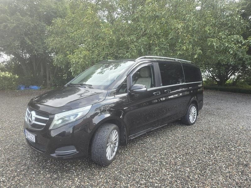 Svart Begagnad 2014 Mercedes V250 Avantgarde Minibuss | 255 000 kr (Lite dyr) - Bild 1/4