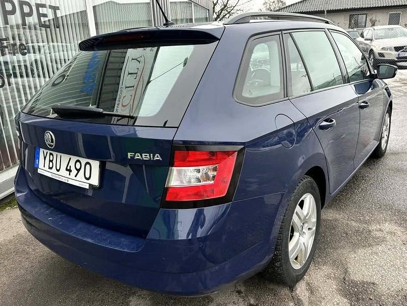 Begagnad Skoda Fabia Style 90 HK (66 kW) 2016 Blå Kombi
