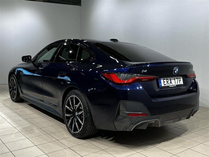 Begagnad BMW i4 M Sport 250 kW (340 HK) 2023 Blå/lila Sedan