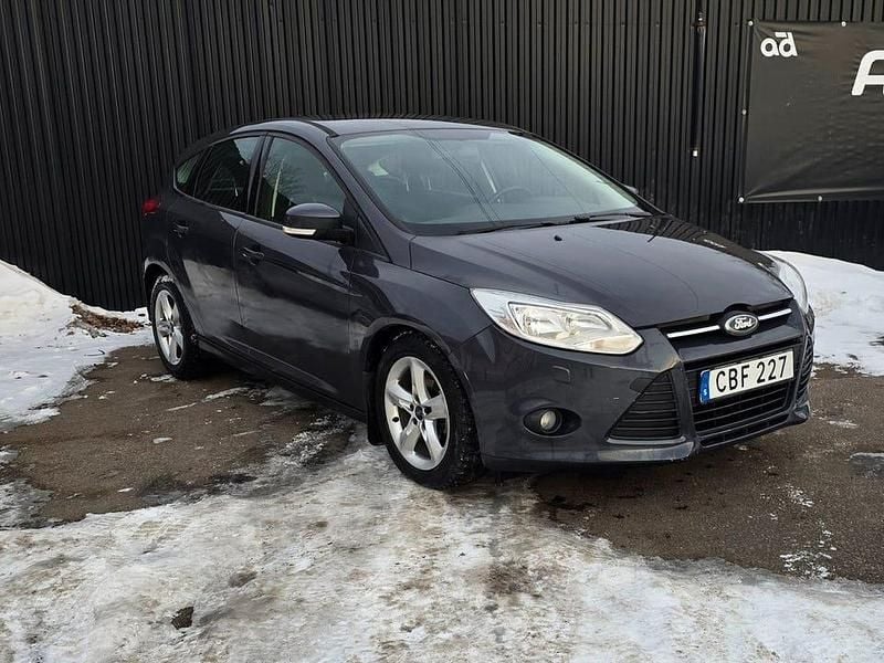 Begagnad Ford Focus Trend 95 HK (69 kW) 2011 Grå