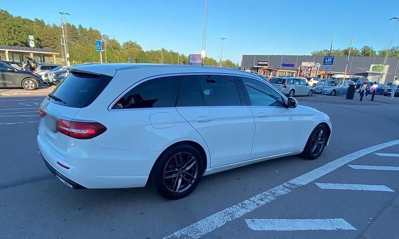 Vit Begagnad 2020 Mercedes E220 Avantgarde Kombi | 160 000 kr (Dyr) - Bild 1/4