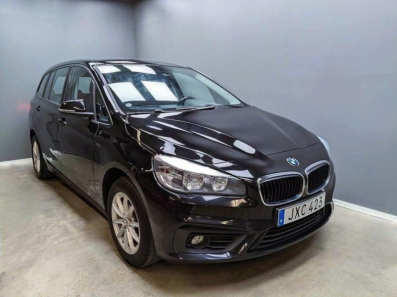 Svart Begagnad 2016 BMW 218 Minibuss | 119 900 kr (Lite dyr) - Bild 1/4