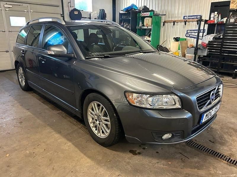 Begagnad Volvo V50 Momentum 116 HK (85 kW) 2011 Grå Kombi